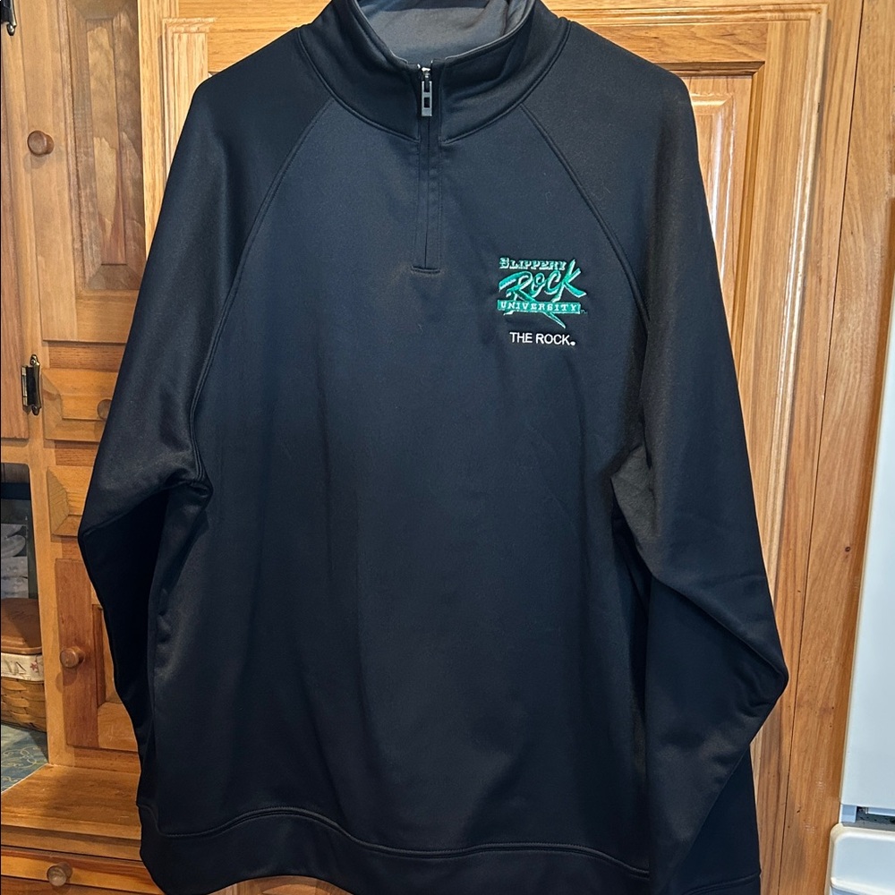 Slippery Rock University Men’s XL quarter zip pullover with cozy fleece lining
